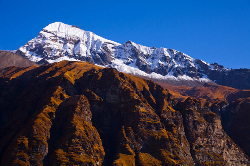 无人,横图,室外,白天,正面,旅游,度假,石头,美景,山,雪,雪山,大雪,尼泊尔,亚洲,阴影,光线,石子,影子,冰,积雪,景观,山峰,悬崖,雪景,冬季,冬天,山峦,娱乐,蓝色,蓝天,天空,阳光,自然,天,享受,休闲,景色,放松,寒冷,晴朗,冰冷,自然风光,南亚,万里无云,安纳普尔纳峰,尼泊尔王国,严寒,冰凉,酷寒,凛冽,凛凛,极冷,绝壁,库塘峰,石块,岩石,晴空,晴空万里,彩图,鱼尾峰