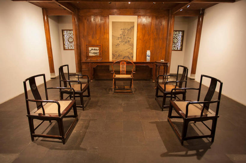 无人,横图,室内,白天,正面,旅游,度假,绘画,地板,天花板,标志建筑,地标,建筑,椅子,上海,中国,亚洲,阴影,艺术,光线,木制,影子,墙,灯光,地面,古典,文化,娱乐,建设,木地板,墙壁,墙面,木制品,工艺品,人民广场,品味,享受,休闲,旅游胜地,放松,上海博物馆,五把,美术,申,高雅,挂画,黄浦区,东亚,上海市,中华人民共和国,沪,华东地区,美学,上海人民广场,装饰画,彩图