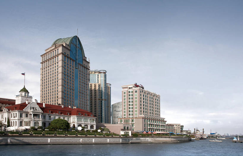 无人,家,高楼大厦,横图,室外,白天,仰视,旅游,度假,河流,水,植物,标志建筑,大厦,地标,建筑,摩天大楼,上海,中国,亚洲,瓦片,房屋,屋顶,屋檐,屋子,河水,水流,乌云,云,阴天,云朵,云彩,顶棚,娱乐,建设,虹口区,楼房,檐,住宅,树,树木,红色,绿色,天空,自然,天,享受,休闲,旅游胜地,放松,生长,成长,申,昏暗,阴沉,东亚,上海市,黄浦路,俄罗斯联邦驻上海总领事馆,中华人民共和国,沪,华东地区,彩图,低角度拍摄,房子,大楼,高层建筑,高楼,摩天楼,俄罗斯驻上海总领事馆,俄罗斯帝国领事馆,苏联领事馆