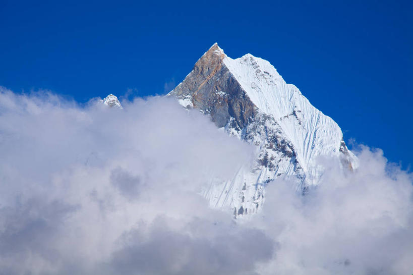 无人,横图,室外,白天,正面,旅游,度假,美景,山,雪,雪山,大雪,尼泊尔,亚洲,阴影,光线,影子,冰,积雪,景观,山峰,雪景,云,云朵,冬季,冬天,山峦,云彩,娱乐,蓝色,白云,蓝天,天空,阳光,自然,天,享受,休闲,景色,放松,寒冷,晴朗,冰冷,自然风光,南亚,安纳普尔纳峰,尼泊尔王国,严寒,冰凉,酷寒,凛冽,凛凛,极冷,库塘峰,晴空,彩图,鱼尾峰