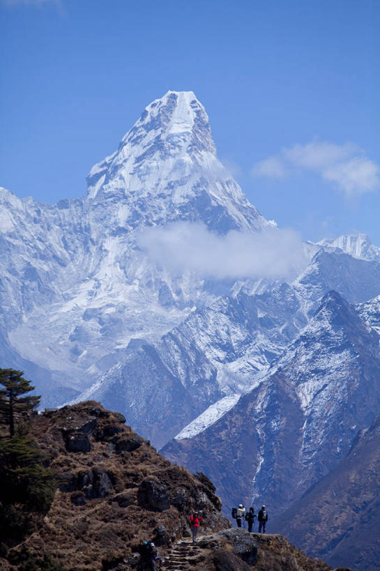 无人,公园,竖图,室外,白天,正面,旅游,度假,美景,山,雪,雪山,植物,大雪,珠峰,尼泊尔,亚洲,阴影,枯萎,光线,影子,冰,积雪,景观,山峰,雪景,云,云朵,冬季,冬天,枯草,山峦,云彩,娱乐,草,黄色,蓝色,白云,蓝天,天空,阳光,自然,天,享受,休闲,景色,放松,寒冷,晴朗,冰冷,国家公园,自然风光,南亚,尼泊尔王国,珠穆朗玛峰,严寒,冰凉,酷寒,凛冽,凛凛,极冷,圣母峰,珠穆朗玛,萨加玛塔国家公园,萨加玛塔峰,专区,晴空,彩图,萨加玛塔专区,索卢坤布县,唐瑟古峰