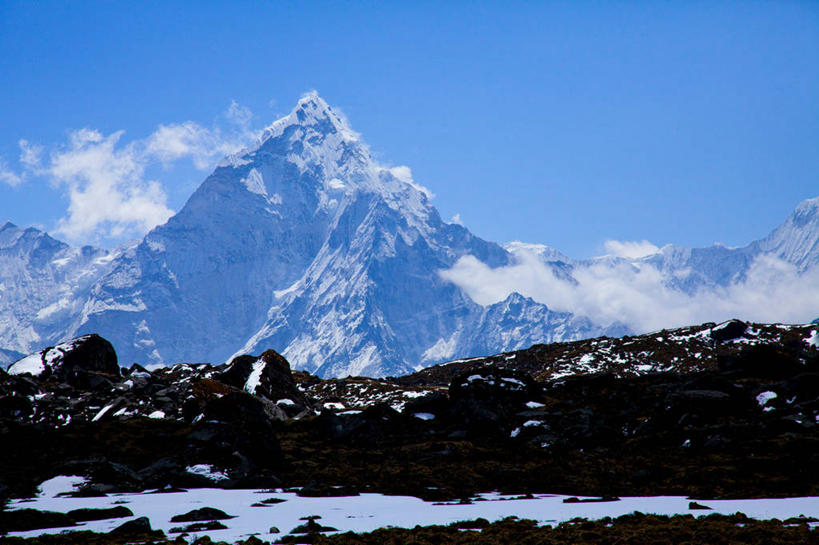 无人,横图,室外,白天,正面,旅游,度假,美景,山,雪,雪山,大雪,尼泊尔,亚洲,阴影,光线,影子,冰,积雪,景观,山峰,雪景,云,云朵,冬季,冬天,山峦,云彩,娱乐,蓝色,白云,蓝天,天空,阳光,自然,天,享受,休闲,景色,放松,寒冷,晴朗,冰冷,自然风光,南亚,安纳普尔纳峰,尼泊尔王国,严寒,冰凉,酷寒,凛冽,凛凛,极冷,库塘峰,晴空,彩图,鱼尾峰