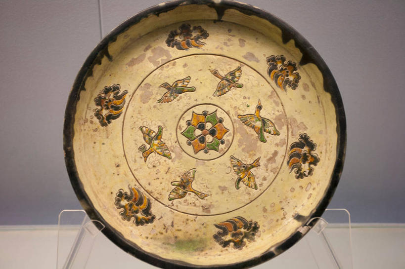 无人,商店,横图,室内,特写,白天,正面,静物,餐具,上海,中国,亚洲,阴影,环绕,围绕,光线,纹路,碟子,盘,纹理,影子,灯光,环抱,一个,盘子,柜台,碟,人民广场,展示,上海博物馆,单个,出售,申,黄浦区,东亚,上海市,肌理,中华人民共和国,沪,华东地区,展示柜,萦绕,上海人民广场,彩图