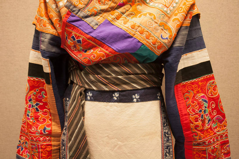 无人,横图,室内,特写,白天,正面,民族服装,静物,上海,中国,亚洲,阴影,光线,纹路,纹理,影子,灯光,黄色,红色,人民广场,上海博物馆,申,黄浦区,东亚,上海市,肌理,中华人民共和国,沪,华东地区,上海人民广场,彩图,传统服装,民俗服,唐装