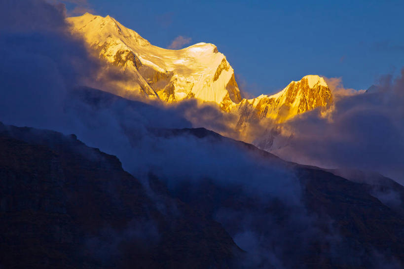 无人,横图,室外,白天,正面,旅游,度假,美景,日落,山,雪,雪山,大雪,尼泊尔,亚洲,冰,积雪,景观,山峰,晚霞,霞光,雪景,冬季,冬天,落日,山峦,娱乐,自然,黄昏,享受,休闲,景色,彩霞,放松,寒冷,冰冷,自然风光,南亚,安纳普尔纳峰,尼泊尔王国,严寒,冰凉,酷寒,凛冽,凛凛,极冷,夕照,薄暮,库塘峰,夕阳,彩图,傍晚,鱼尾峰,斜阳