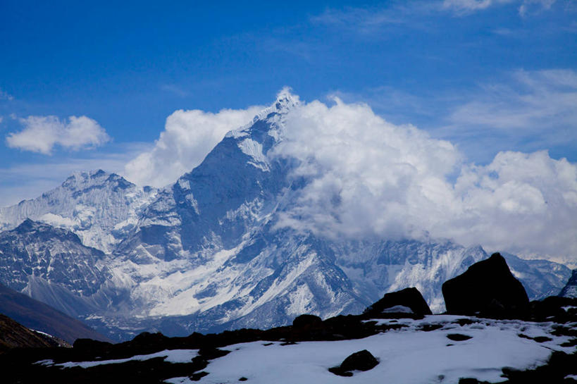 无人,横图,室外,白天,正面,旅游,度假,美景,山,雪,雪山,大雪,尼泊尔,亚洲,阴影,光线,影子,冰,积雪,景观,山峰,雪景,云,云朵,冬季,冬天,山峦,云彩,娱乐,蓝色,白云,蓝天,天空,阳光,自然,天,享受,休闲,景色,放松,寒冷,晴朗,冰冷,自然风光,南亚,安纳普尔纳峰,尼泊尔王国,严寒,冰凉,酷寒,凛冽,凛凛,极冷,库塘峰,晴空,彩图,鱼尾峰