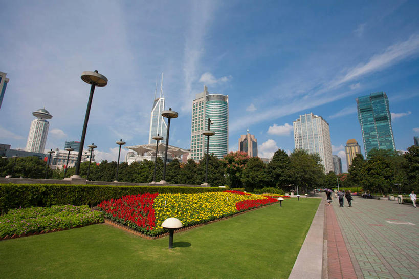 无人,博物馆,高楼大厦,横图,室外,白天,仰视,旅游,度假,草地,草坪,植物,标志建筑,大厦,道路,地标,建筑,路,路灯,摩天大楼,照明,上海,中国,亚洲,阴影,研究,光线,影子,云,云朵,小路,灯光,交通,教育,云彩,娱乐,建设,灯,草,树,树木,蓝色,绿色,白云,蓝天,天空,阳光,自然,南京路,人民广场,天,享受,休闲,旅游胜地,放松,上海城市规划馆,南京路步行街,南京东路,生长,晴朗,成长,展览,照亮,申,照明设备,欣赏,陈列,黄浦区,上海新世界丽笙大酒店,东亚,上海城市规划展示馆,上海市,中华人民共和国,沪,华东地区,典藏,上海人民广场,晴空,彩图,低角度拍摄,大楼,高层建筑,高楼,摩天楼,上海世茂国际广场,世贸国际广场