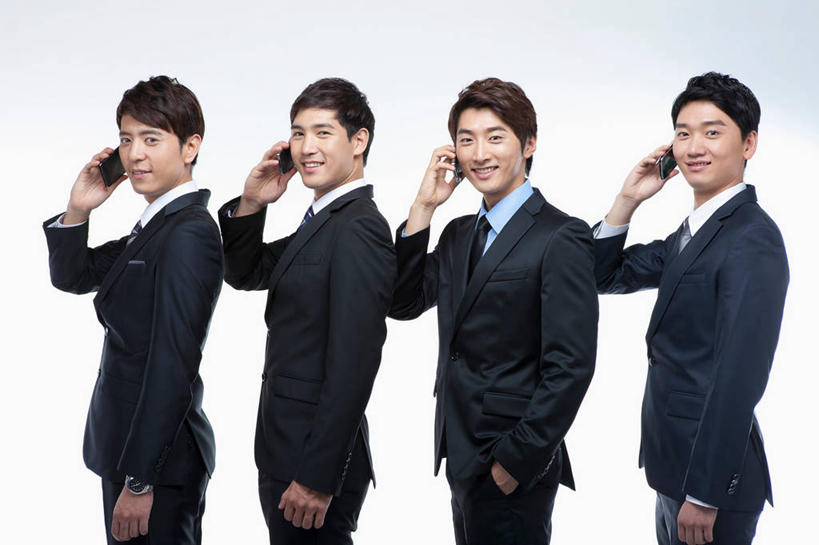 东方人,四个人,同事,商务人士,商务男性,站,笑,打电话,微笑,露齿笑,横图,室内,白天,侧面,衬衫,成功,合作,团队,集体,信心,电话,手机,亚洲,握,阴影,灰色背景,套装,反射,影子,领带,听,扭头,注视,黄种人,通讯设备,队伍,观察,看,站着,转头,握着,摄影,影棚,观看,察看,领导,象征,庄重,成就,关注,商务装,身份,合伙,领袖,工薪阶层,智能手机,正式,地位,四部,交流,男人,男性,年轻男性,亚洲人,白领,上班族,沟通,通话,站立,半身,彩图,影棚拍摄,衬衣,拍摄