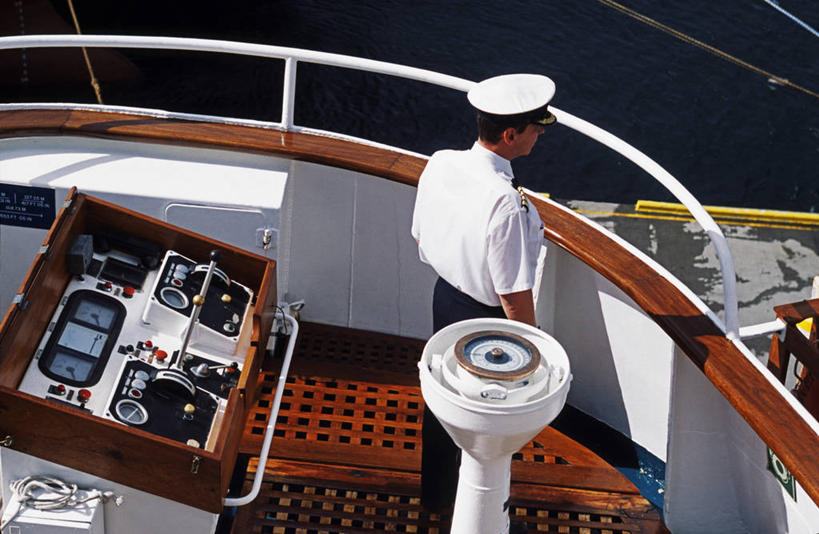 竖图,室外,白天,度假,冰山,雪,船,海鸟,企鹅,乘客,鸟类,冰,动物,摄影,脚蹼,南极洲,冰河,户外活动,巴布亚企鹅,南极半岛,冒险,岩石,休闲活动,彩图,好奇心