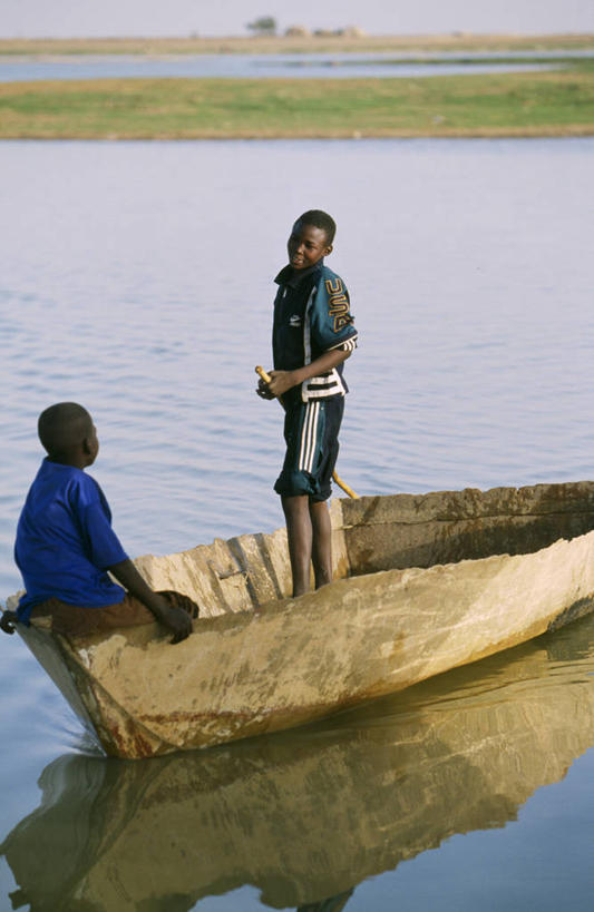 儿童,横图,室外,友谊,生产线,日光,西班牙,欧洲,非洲,马里,乡村,塞哥维亚,社区,摄影,南欧,首府,省会,西班牙王国,卡斯蒂利亚,塞戈维亚,塞哥维亚省,尼日尔河,卡斯蒂利亚.莱昂,彩图,巷,塞戈维亚省