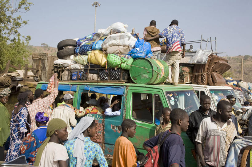儿童,成年人,横图,城市,非洲,马里,巴士,首都,行李,社区,运输,摄影,群众,装货,贩卖,贸易,阿非利加洲,巴马科,马里共和国,西非,男人,女人,商人,彩图,旅行,公车站