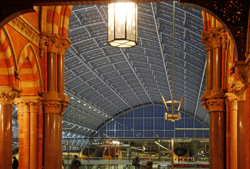 无人,工程师,建筑师,横图,城市,建筑,路,铁路,火车,车站,英国,巴黎,轨道,交通,铁轨,首都,大厅,英格兰,运输,摄影,离开,高速列车,管理,建筑工程师,设计,彩图,旅行,画则师,图则师,则师,评估,人员,霍朗明,诺曼.福斯特,诺曼.罗伯特.福斯特男爵阁下