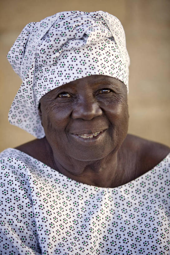 成年人,一个人,微笑,竖图,快乐,非洲,马里,仅一个女性,头巾,头饰,衣服,发饰,社区,模仿,摄影,西非,女人,彩图,传统文化