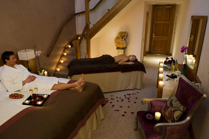 按摩师,横图,室内,按摩,度假,床,卧室,蜡烛,英国,北爱尔兰,双人床,床单,首都,被子,英格兰,花瓣,放松,摄影,被单,按摩床,贝尔法斯特,男性,技师,彩图,搓背床,理疗床,美容床,指压床,保健人员