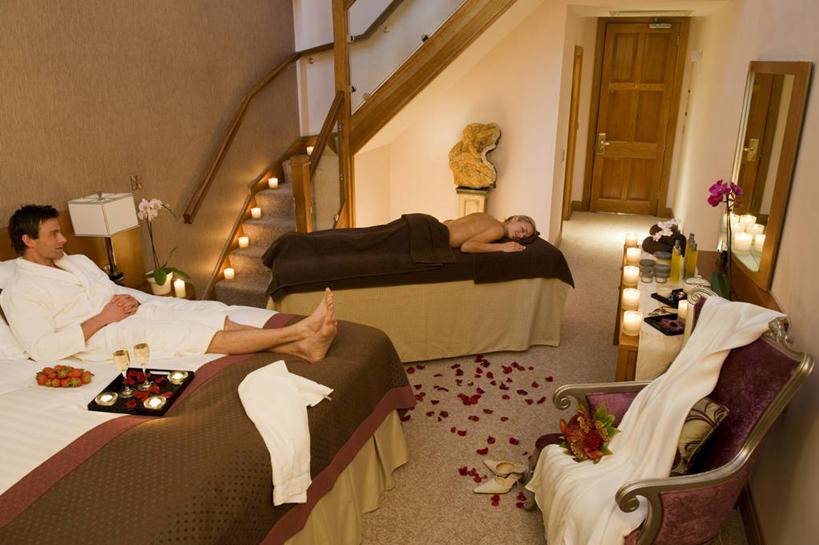 横图,室内,度假,床,卧室,蜡烛,英国,北爱尔兰,双人床,首都,英格兰,花瓣,放松,摄影,贝尔法斯特,男性,彩图,伴侣