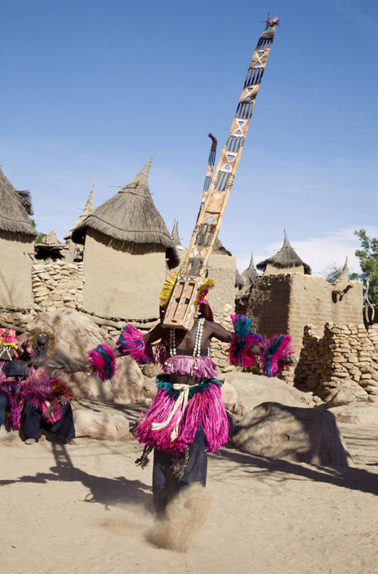 成年人,竖图,彩色,非洲,马里,乡村,高处,衣服,粉色,社区,摄影,峭壁,五颜六色,高,色彩斑斓,草裙,典礼,五彩缤纷,五彩斑斓,阿非利加洲,马里共和国,西非,五光十色,莫普提,莫普提区,男人,舞者,彩图,传统服装,舞蹈,传统文化,联合国教科文组织