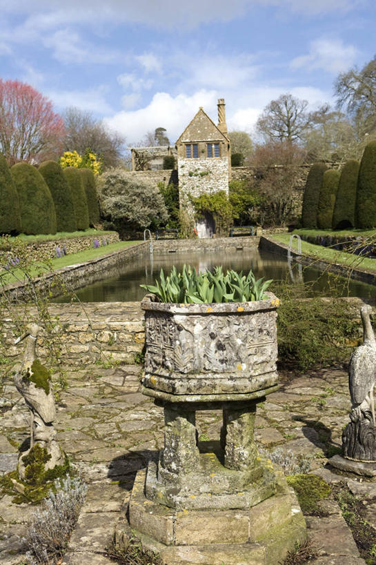 儿童,颅骨,家庭,博物馆,竖图,旅游,英国,欧洲,伦敦,行人,游客,游人,化石,尾巴,人头骨,首都,教育,历史,英格兰,路人,旅客,童年,人体,摄影,恐龙,考古学,知识,西欧,大不列颠,英国自然历史博物馆,大不列颠及北爱尔兰联合王国,大不列颠及爱尔兰联合王国,雾都,过客,肯辛顿.切尔西区,女孩,彩图,大不列颠王国,大英帝国,联合王国,日不落帝国