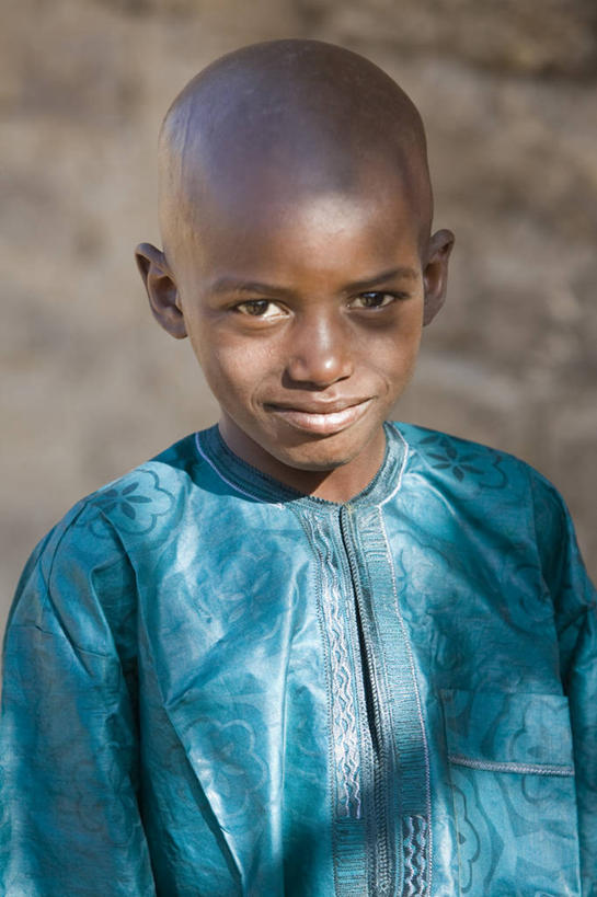 成年人,两个人,横图,彩色,日光,非洲,马里,工作,头巾,头饰,乡村,树荫,树,树干,发饰,摄影,五颜六色,色彩斑斓,种族,五彩缤纷,罗望子,五彩斑斓,阿非利加洲,马里共和国,西非,五光十色,莫普提,莫普提区,女人,彩图,柴火,传统文化,富拉尼族,斧