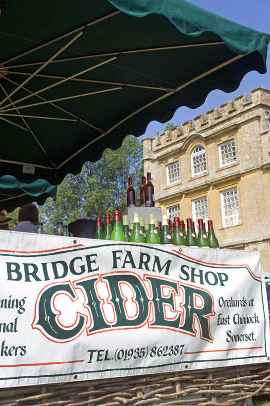 果汁,无人,农民,果园,商店,教堂,竖图,室外,旅游,消费,太阳,苹果,日光,英国,欧洲,喝,装饰,乡村,热,历史,货摊,英格兰,广告,社区,夏天,季节,摄影,宗教,复杂,基督,基督教,宗教建筑,天主教,修道院,耶稣,贩卖,贸易,牛皮菜,多塞特郡,救世主,基利斯督,弥赛亚,默西亚,苹果酒,西多会修道院,僧侣,彩图,旅行,西南英格兰,平等