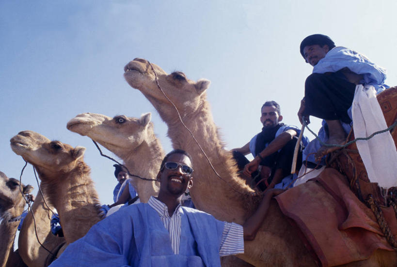 成年人,微笑,横图,制服,沙漠,非洲,毛里塔尼亚,士兵,头巾,头饰,骆驼,发饰,人体,摄影,伊斯兰教,肖像,军服,警官,非洲文化,撒哈拉沙漠,男人,男性,非洲人,中东人,彩图,传统服装,策骑者,骑师,赛马骑师,传统文化,法律,贝多因人