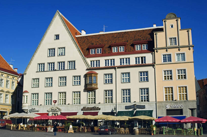 无人,横图,室外,爱沙尼亚,房屋,古城,人行道,树荫,首都,历史,阳伞,摄影,塔林,露天咖啡馆,彩图,咖啡馆