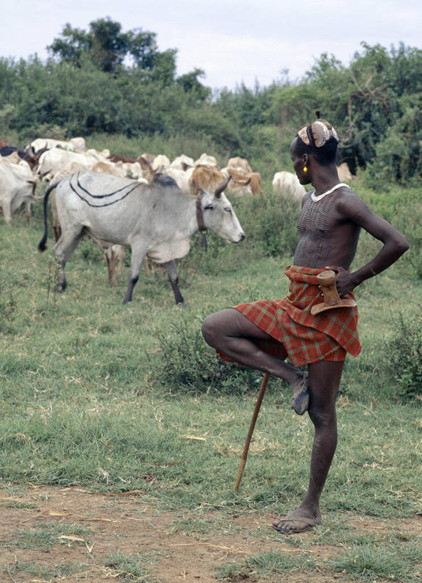成年人,一个人,竖图,室外,非洲,埃塞俄比亚,仅一个男性,摄影,非洲文化,烟丝,男人,发型,彩图,传统文化