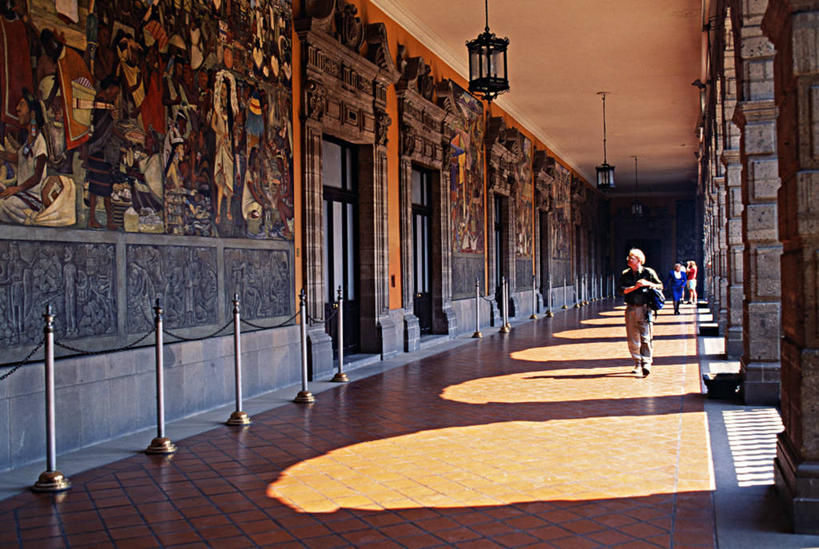 一个人,画家,横图,方图,室内,成功,城市,建筑,墨西哥,艺术,走廊,艺术品,首都,历史,壁画,独立,艺术家,摄影,中美洲,拉丁美洲,作画,政府,拜访,墨西哥城,革命,美术工艺,彩图