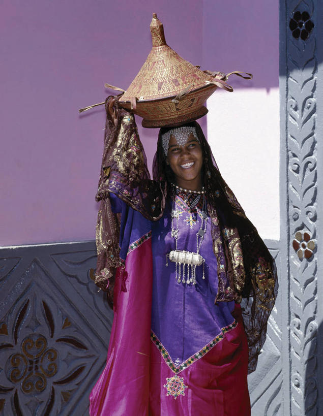 儿童,成年人,一个人,竖图,项链,珠宝,非洲,埃塞俄比亚,装饰,长袍,头巾,头饰,珠子,痕迹,发饰,人体,摄影,肖像,非洲文化,疤痕,伤疤,伤痕,女孩,女人,非洲人,彩图,传统服装,传统文化