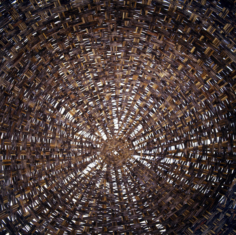 成年人,一个人,农场,吸烟,横图,彩色,非洲,埃塞俄比亚,仅一个男性,房屋,门口,武器,摄影,烟斗,五颜六色,明亮,色彩斑斓,五彩缤纷,矛,非洲文化,织女,五彩斑斓,五光十色,男人,烟草,彩图,传统服装,小屋,传统文化