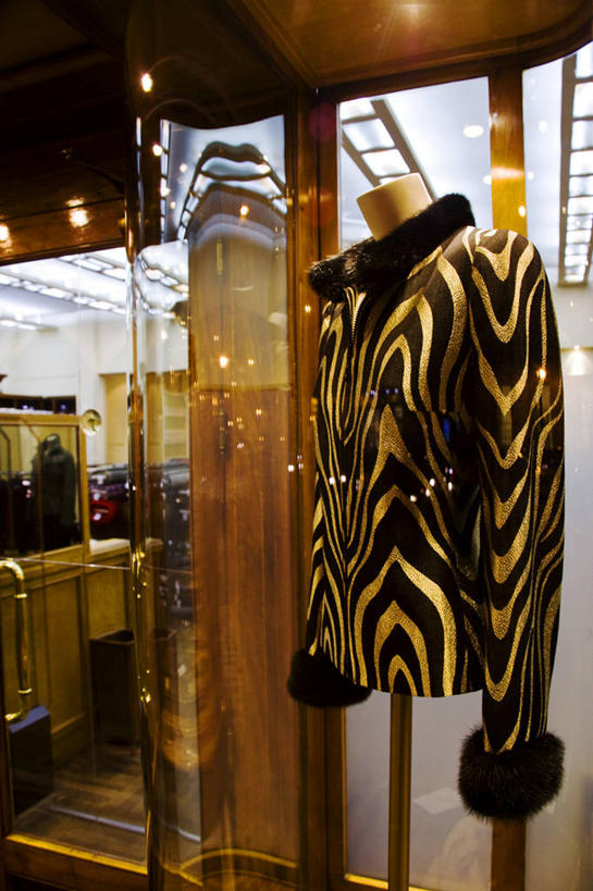 无人,商店,横图,旅游,时尚,窗户,城市,西班牙,欧洲,人造模特,首都,围巾,马德里,摄影,彩图,旅行