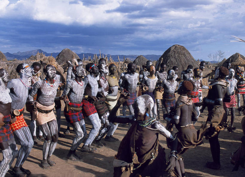 成年人,鼓掌,横图,室外,非洲,埃塞俄比亚,装饰,摄影,支撑,男人,发型,彩图,舞蹈,传统文化