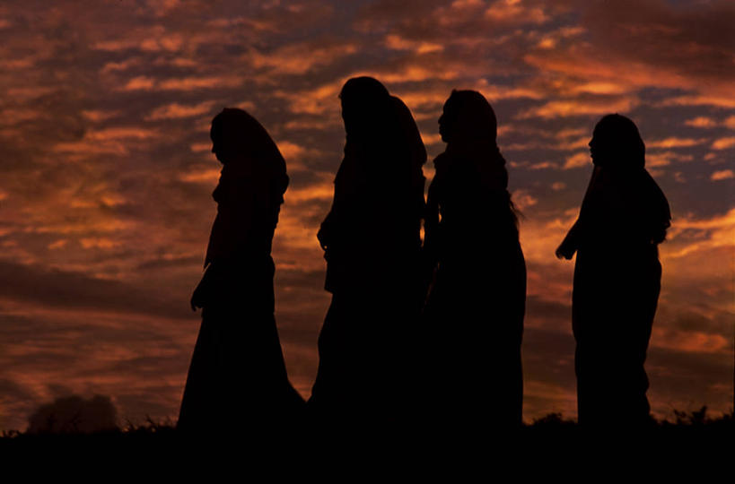 一个人,竖图,室外,裙子,非洲,埃塞俄比亚,珠子,皮革,腰带,摄影,复杂,紫贝,设计,彩图,传统服装