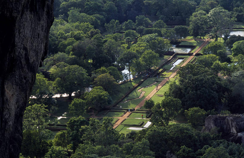 一个人,竖图,室外,裙子,非洲,埃塞俄比亚,珠子,皮革,腰带,摄影,复杂,紫贝,设计,彩图,传统服装