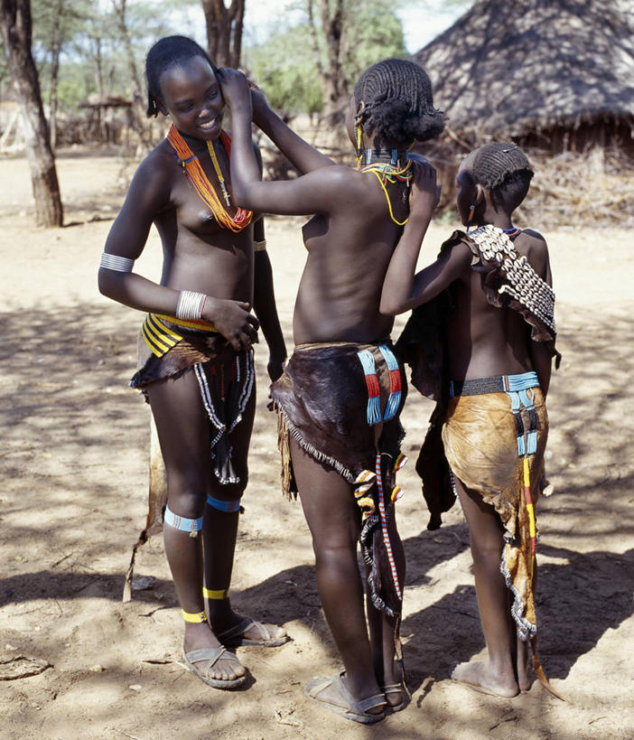 儿童,三个人,竖图,裙子,纯洁,项链,非洲,埃塞俄比亚,珠子,乡村,皮革,可爱,童年,童趣,摄影,发辫,麻花辫,童真,烂漫,无邪,紫贝,天真,女孩,彩图