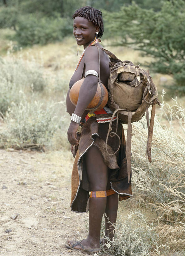 成年人,一个人,微笑,竖图,裙子,项链,非洲,埃塞俄比亚,仅一个女性,葫芦,珠子,皮革,摄影,发辫,麻花辫,女人,彩图