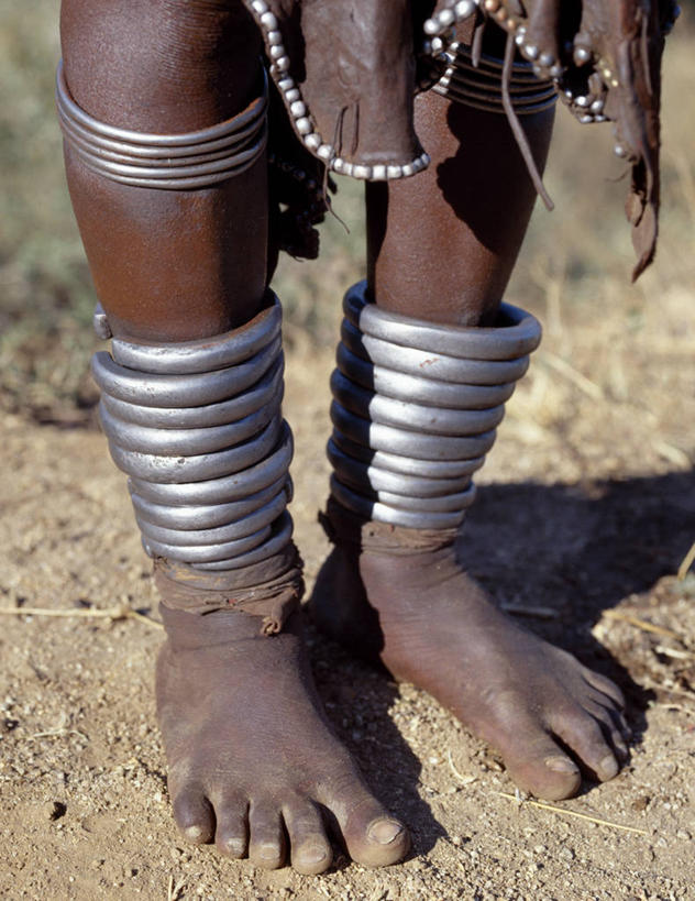 成年人,一个人,竖图,裙子,非洲,埃塞俄比亚,仅一个女性,皮革,摄影,脚链,女人,彩图,传统服装,游牧民族