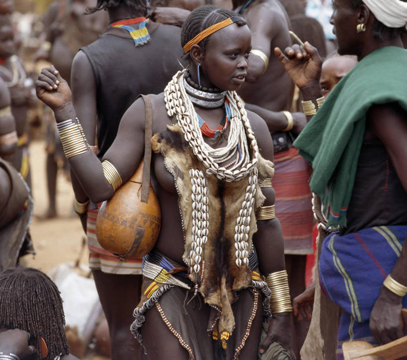 成年人,商店,竖图,非洲,埃塞俄比亚,葫芦,市场,摄影,购买,贩卖,紫贝,女人,彩图,传统服装,游牧民族