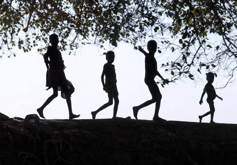 儿童,人群,横图,室外,白天,农业,非洲,埃塞俄比亚,挥手,摄影,问候,剪影,牧人,男孩,女孩,步行,彩图,传统服装,传统文化