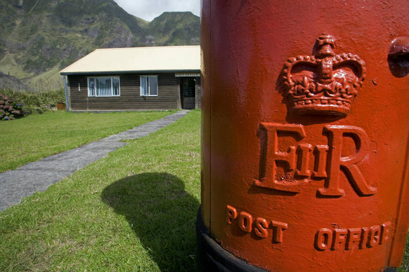 无人,邮局,横图,邮件,岛,药盒,邮筒,红色,摄影,徽章,英国文化,盾形徽章,王冠,彩图,旅行