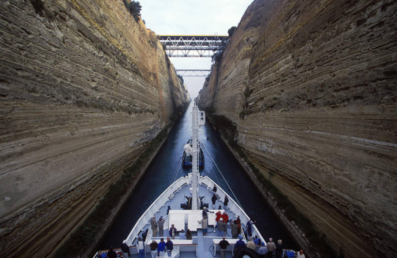 码头,横图,旅游,水,船,希腊,欧洲,乘客,行人,游客,游人,小船,路人,旅客,运输,摄影,航海,运河,货运,希腊文化,客船,过客,彩图,旅行,科林斯运河,海上运输