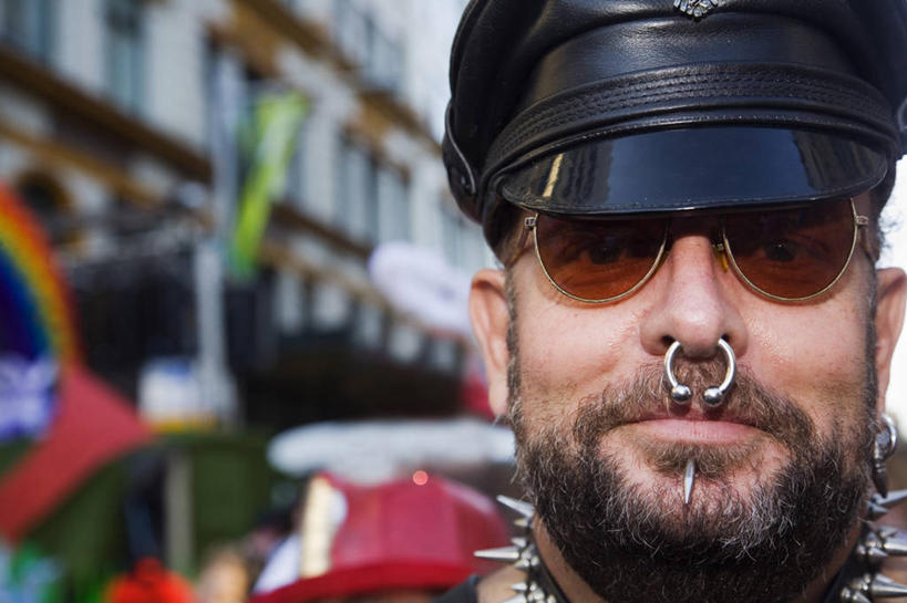 成年人,胡须,一个人,横图,特写,聚会,性感,热情,骄傲,城市,帽子,澳大利亚,狂欢节,仅一个男性,庆祝,地形,皮革,首都,表演者,粉色,摄影,图标,事件,肖像,悉尼,鼻钉,同性恋,游行,新南威尔士,男人,胡子,络腮胡,彩图,传统服装,旅行,牛津街,英俊,美人,变性人