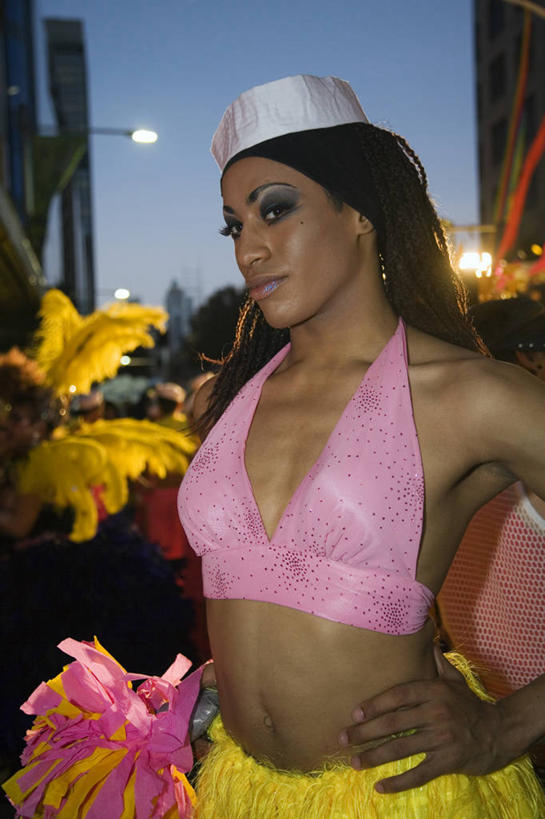 一个人,竖图,彩色,夜晚,民族服装,聚会,时尚,性感,热情,骄傲,城市,街道,澳大利亚,狂欢节,服装,庆祝,首都,古典,文化,表演者,传统,衣服,粉色,黄昏,摄影,服饰,五颜六色,古装,色彩斑斓,图标,事件,肖像,悉尼,同性恋,游行,五彩缤纷,啦啦队,五彩斑斓,韵味,新南威尔士,五光十色,舞者,彩图,传统服装,民俗服,旅行,装扮,牛津街,变性人