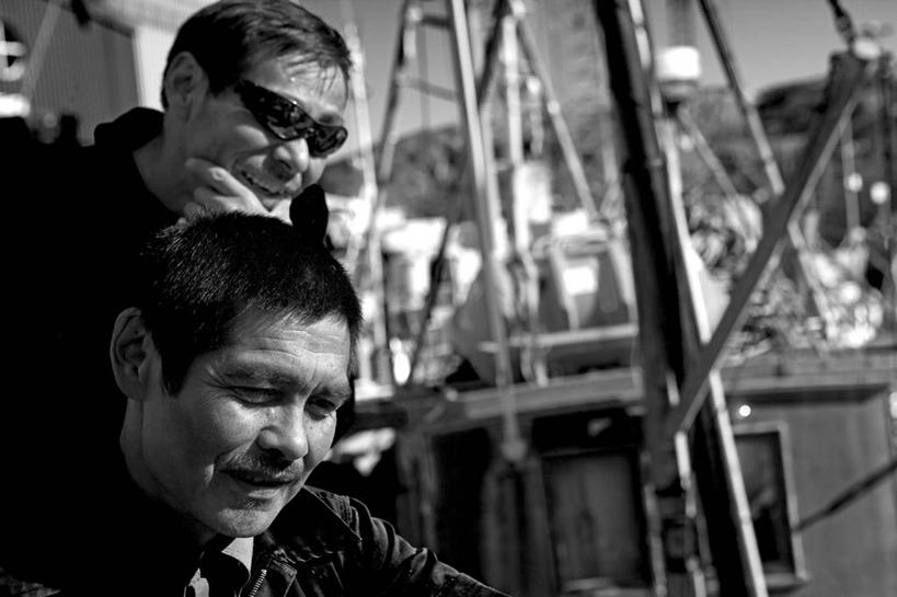 成年人,两个人,微笑,横图,黑白,室外,工作服,渔业,北极,欧洲,裤子,工作,北,太阳镜,背带裤,表,摄影,气象,气候,饭单裤,工装裤,男人,彩图,海港