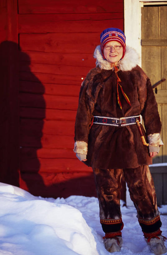 两个人,微笑,竖图,北极,瑞典,冬天,衣服,人体,摄影,肖像,婚姻,彩图,传统服装,伴侣,传统文化