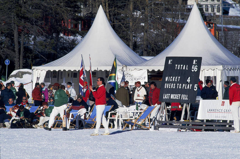 竖图,室外,白天,湖,山,山脉,酒店,瑞士,冰,冬天,城镇,热气球,滑雪场,寒冷,摄影,阿尔卑斯山脉,冬季运动,彩图