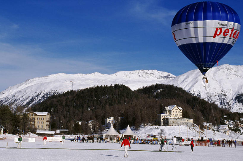 竖图,室外,白天,湖,山,山脉,酒店,瑞士,冰,冬天,城镇,热气球,滑雪场,寒冷,摄影,阿尔卑斯山脉,冬季运动,彩图
