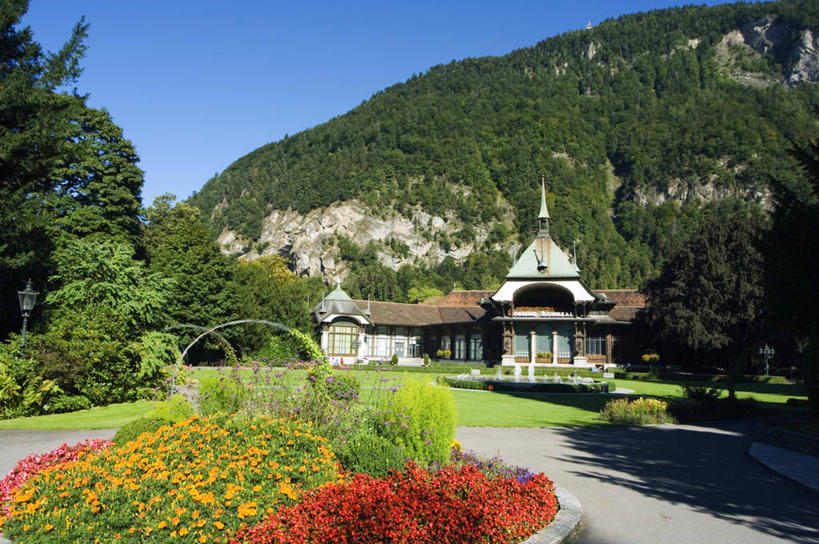 无人,横图,彩色,室外,白天,赌博,山,植物,建筑,日光,瑞士,欧洲,棍子,花,蓝色,天空,赌场,摄影,五颜六色,色彩斑斓,五彩缤纷,中欧,五彩斑斓,五光十色,因特拉肯,彩图,罢工,美人