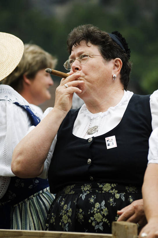 舞台,横图,山脉,帽子,瑞士,欧洲,阿尔卑斯山,表演,庆祝,乐器,音乐,衣服,摄影,生活方式,长笛,游行,演出服,中欧,因特拉肯,外衣,彩图,装扮,传统文化