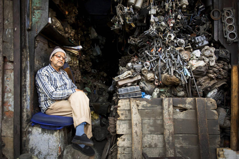 成年人,一个人,竖图,蔬菜,印度,亚洲,仅一个男性,油炸,食品,市场,货摊,摄影,迅速,南亚,印度共和国,旧德里,德里,男人,彩图,旅行,德里国家首都辖区