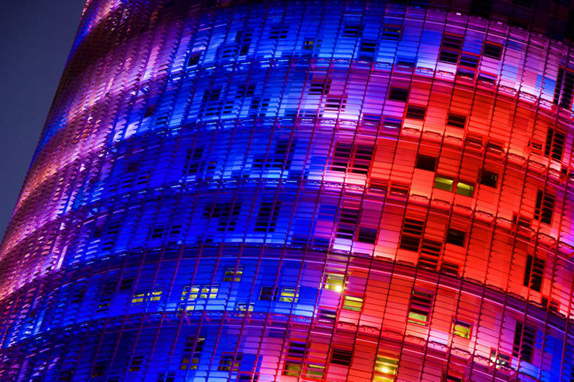 无人,横图,彩色,室外,城市,建筑,摩天大楼,西班牙,欧洲,巴塞罗那,塔,现代,摄影,五颜六色,照亮,色彩斑斓,加泰隆尼亚,五彩缤纷,阿格巴塔,五彩斑斓,五光十色,彩图,旅行